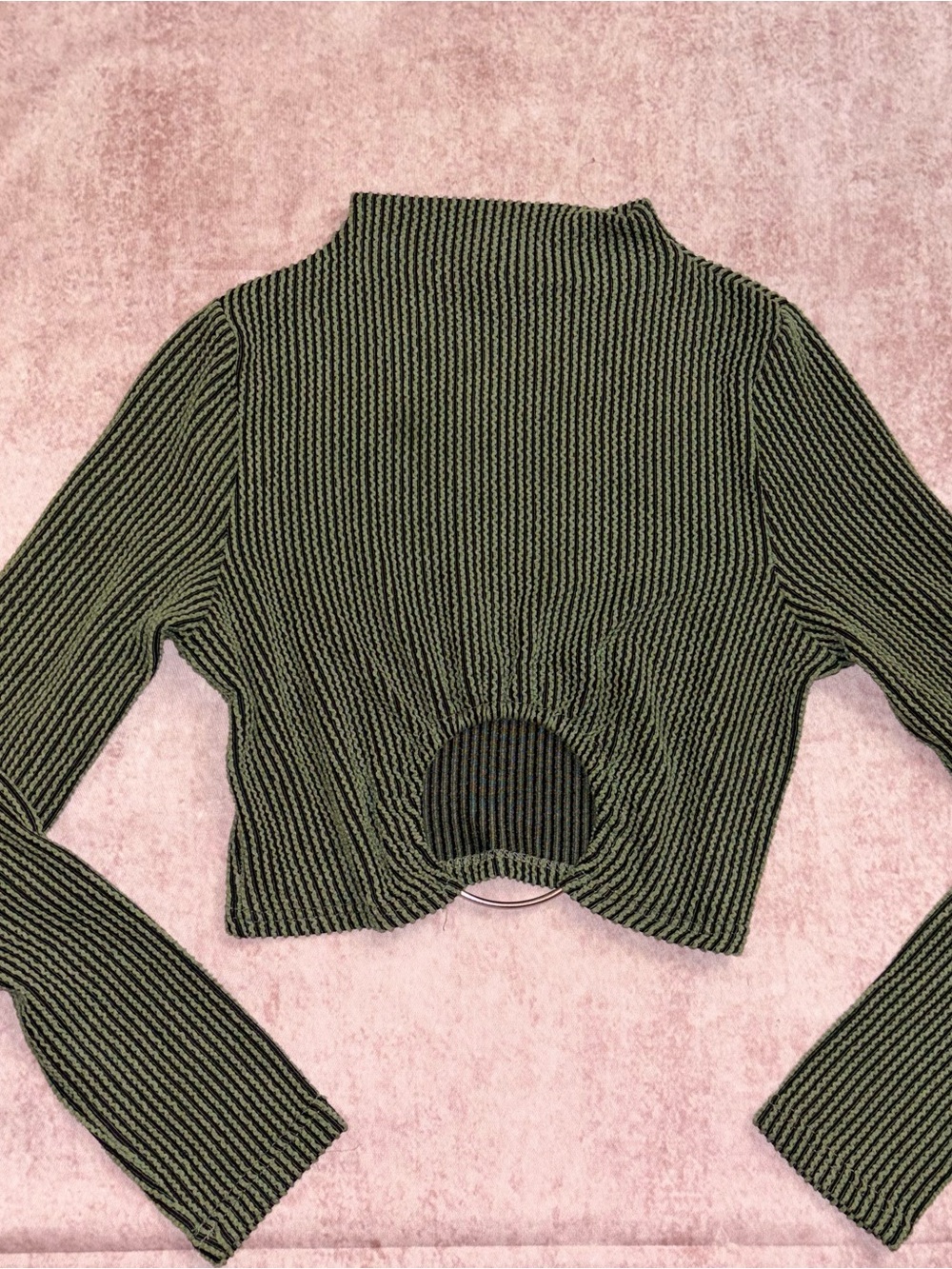 Ribbed Long Sleeve Crop Top with Keyhole Ring. Size Large